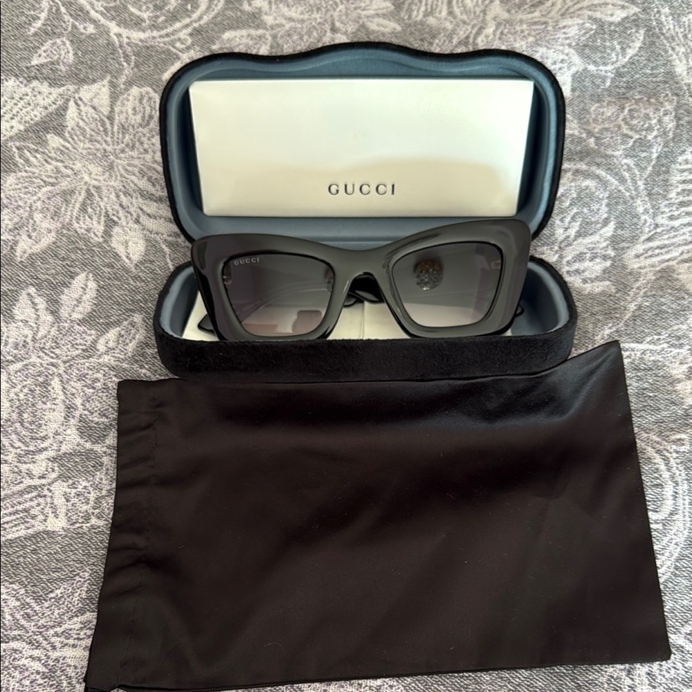 Gucci Black Sunglasses with Classic Frame Design